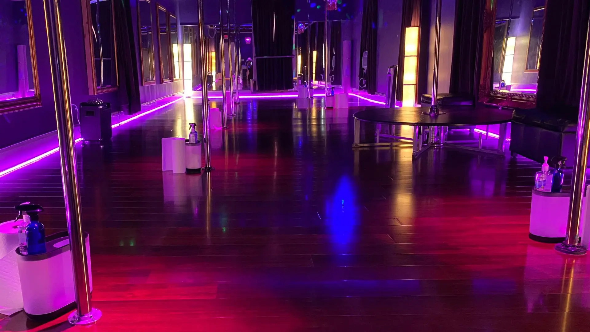 Pole dance studio Cincinnati — PoleKittens Fitness